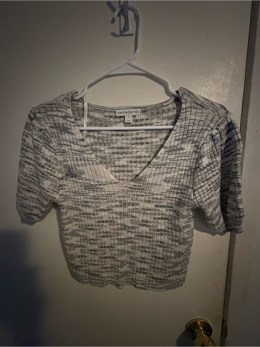 Gray Ribbed Light Sweater V-Neck Puff Sleeve Top